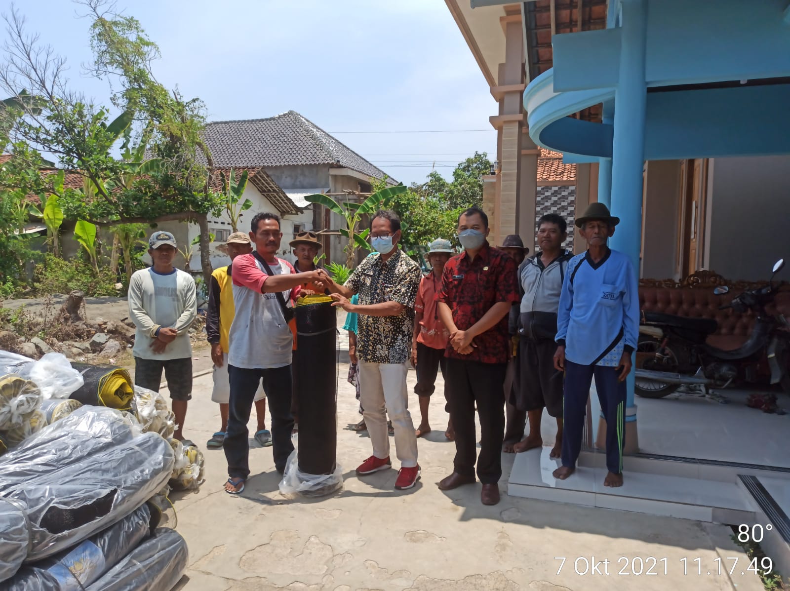 Fasilitasi Bantuan Sarana dan Prasarana (Waring dan Bambu) dari DKP Provinsi Jawa Tengah untuk 2 Pokdakan di Kabupaten Pekalongan